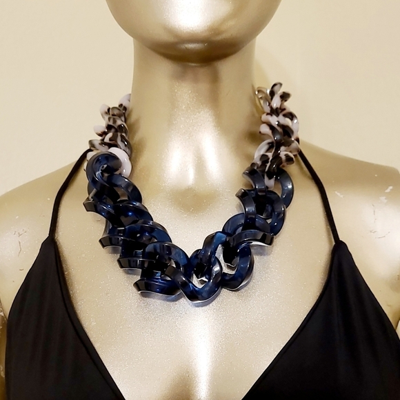 VINTAGE HUGE HENRI BENDEL BLUE LUCITE CHUNKY LINK NECKLACE - Picture 10 of 13